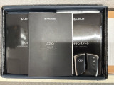スマートキーは鍵をバッグに入れたままでもドアロックの開閉やエンジンのON・OFFができます。夜間や雨の日も鍵を探さなくて良いので便利です。