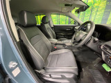 運転席まわりには十分なスペースがあり、大柄な方でもゆったり運転していただける環境です。