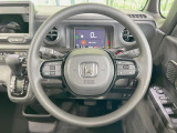 インテリアに合わせたデザインのステアリングは、運転される方のことも考え、運転しやすい形状、大きさです。是非一度、実際に触ってお確かめください。
