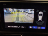 バックカメラが付いているので、車庫入れもラクラクです♪更にバンパーに取り付けられたソナーセンサーで、障害物を音とナビゲーション画面で知らせてくれます♪