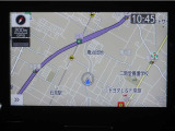 視認性に優れたナビゲーションを装備。現在地が分かりやすく、初めての場所でも安心してドライブ出来ます。日常使いから遠出まで、頼れる装備です。