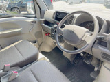 運転席シート廻りは使用感も少なく、良好な状態となっています。前オーナー様が丁寧に使っていたことがよくわかりますね。