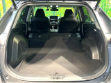【パワーバックドア】スマートキーや運転席のボタンを押すだけでリアゲートが自動で開閉します!荷物を持っている時や、高い位置にあるバックドアを閉める際に便利な機能です♪