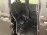 ★チップアップ&ダイブダウン機能付き【ULTR SEAT】は後席座面を左右分割で跳ね上げることができます☆トランクで積載できない背の高い荷物をラクラク収納できます。ホンダ車ならではの人気装備です♪