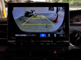 バックカメラの画像です。ガイドラインがスムースな車庫入れをサポートいたします。車庫入れの安心感がアップしますね。