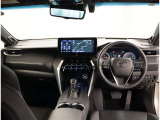 オシャレなインテリアで運転する気分も盛り上がりますよね^^