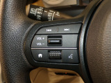 【ステアリングリモコン】ステアリングにオーディオ調節可能なスイッチが装備されていますので運転中でも視線をそらさずにオーディオの調節が可能です!