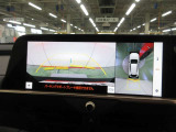 車両を上方から見たような映像をナビ画面に表示するパノラミックビューモニターが付いています。