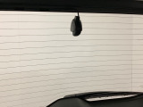 後方にもドライブレコーダーのカメラが付いています。前後両方でお車の周りを監視・記録いたします。
