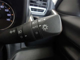 オートライト機能装備です!車外の明るさに応じて、自動的にライトの点灯・消灯をしてくれます♪