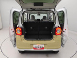 後ろのドアが大きく開くので、荷物が出し入れしやすく積み込みやすいです。大きめの荷物でも大丈夫♪