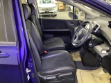 フィット感のあるシート。身体をしっかりと支えてくれるので、長時間の運転も快適にサポートしてくれます。