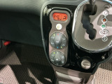 オートエアコンがついていますので、簡単操作で快適に過ごせます。希望の温度に自動調整してくれるのが便利です。