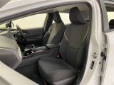 厚みがあって、座り心地のいいシート。運転席も助手席もリラックスしてゆったりと座れます♪