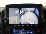 フロントカメラとサイドカメラの映像を同時に表示するシステムを採用。左右の状況はもちろん、前方の安全確認も同時に可能。複雑な道路や駐車場でのスムーズな操作をサポートします。