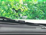 【ヘッドアップディスプレイ】現在の速度や走行情報をデジタル表示で運転席前方のガラスに投影!運転中、目線をずらさず必要な情報を確認できるのでとっても便利で安心!