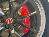 【ブレンボ製キャリパー】ハイパワー車両には強力なブレーキが必須!世界のスーパーカーにも採用されるイタリアの高級メーカー「ブレンボ」を装着!色鮮やかなキャリパーがスポーティな印象を引き立てます♪