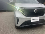 LEDヘッドランプを装備しておりますので、暗い道でも明るく照らしてくれるので安心して夜道やトンネルを運転できますよ!