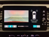 バックでの車庫入れも安心です!リアカメラが付いているバックモニター付のナビディスプレイを装備しております。バンパーについているソナーや、操作線もついており距離感も画面から確認できます。
