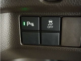 ◆パーキングセンサー◆車庫入れの時などに近くに障害物がある場合、障害物までの距離を音で知らせてくれます。