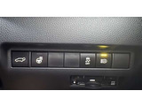 ◆パワーバックドア装備◆バックドアが自動で開閉します。荷物の積み下ろし時に便利です!!◆ステアリングヒーター装備◆ステアリングがすぐに暖かくなり寒い日にはあると嬉しい機能です!!