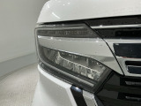 LEDヘッドライトは、点灯の瞬間から最大光量を発揮し、突然暗くなるトンネルなどでの安定感を高めます。