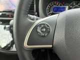 ハンドル左側のスイッチでオーディオの操作が可能なので、運転中でも楽に調整できます(^^♪