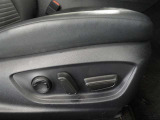 パワーシート搭載。微妙な調整が手軽にでき、ピッタリのポジションで運転することが可能です。