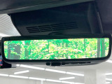 【デジタルインナーミラー】後席の大きな荷物や同乗者で後方が確認しづらい時でも安心!カメラが撮影した車両後方の映像をルームミラー内に表示。クリアな視界で状況の確認が可能です!
