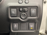 【レーンアシスト】走行中に居眠り・わき見等で不意に車線を横切った場合、警報やハンドルへの振動などで危険を教えてくれます♪