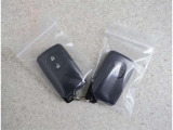 スマートキーはポケットやバッグに入れておけば、ノブに触れただけでロックの解除が可能です!あとはブレーキを踏んでスイッチを押すだけ!簡単にエンジンをかける事ができます♪