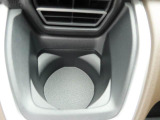 カップホルダーは運転席や助手席からちょうど手の届く位置です!!
