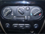 マニュアルエアコン/運転席シートヒーター/2WD・4WD切替