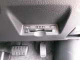 ETC車載器を装備しています。高速道路の料金所もストレスなく通行できます。すっきりとしたビルトインタイプですよ。