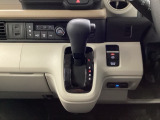 停車中にブレーキペダルを踏み続けなくてもブレーキ保持ができるオートマチックブレーキホールド機能もついております。