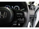 Hondaセンシングの機能のひとつ、アダプティブクルーズコントロール付!アクセルから足を離しても設定したスピードと前車との車間を保ち走行してくれます!車線維持もアシスト☆高速道路で疲労軽減ですね☆