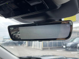【デジタルインナーミラー】後席の大きな荷物や同乗者で後方が確認しづらい時でも安心!カメラが撮影した車両後方の映像をルームミラー内に表示。クリアな視界で状況の確認が可能です!