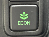 ECONスイッチ(ECONモード) エンジンだけでなくエアコンなども含めてクルマ全体を燃費優先で自動制御するECONモード。早く車内を涼しくしたい夏場など、空調を優先したい時には、スイッチを押してOF