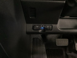 【ETC車載器】カードを挿すだけで準備完了。支払い待ちの渋滞を横目に、スマートに目的地へ向かえます。今の時代のドライブには欠かせない相棒です。利用には、車両情報を登録する別途セットアップが必要です。