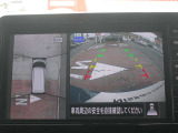 アラウンドビューモニター(車両を上から見たように表示)装着で車庫入れをサポート