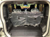 普段のお買い物や通勤、送迎等に十分な荷室スペースを確保しております。セカンドシートを倒すと、大きな荷物の積載も可能です♪
