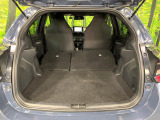 普段のお買い物や通勤、送迎等に十分な荷室スペースを確保しております。セカンドシートを倒すと、大きな荷物の積載も可能です♪