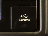HDMIポート、USBポートが装備されております。HDMIポートを他の機器と繋げることによって、モニターへ映像を流すことができます。