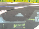 【i-ACTIVESENSE】走行中に前方の車両等を認識し、衝突しそうな時は警報とブレーキで衝突回避と被害軽減をアシスト。より安全にドライブをお楽しみいただけます。