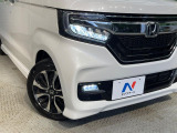 【LEDヘッドライト】悪天候や夜間走行時も良好な視界を確保し安心して運転できる高輝度LEDヘッドライトを装備!点灯速度が早く、消費電力も抑えられています。
