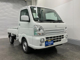 運転席のシートは140mmのシートスライドが可能。体格に合わせて最適な運転姿勢がとれます。