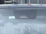 【トヨタセーフティセンス】走行中に前方の車両等を認識し、衝突しそうな時は警報とブレーキで衝突回避と被害軽減をアシスト。より安全にドライブをお楽しみいただけます。