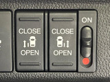 【両側パワースライドドア】スマートキーや運転席のスイッチで後席両側スライドドアの開閉が可能♪電動だから力を入れてドアを開ける必要が無く、小さなお子様でも簡単に開け閉めでき快適です♪
