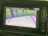【バックカメラ】駐車時に後方がリアルタイム映像で確認できます。大型商業施設や立体駐車場での駐車時や、夜間のバック時に大活躍!運転スキルに関わらず、今や必須となった装備のひとつです!