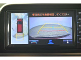 パノラミックビューモニター付きです。車両を上から見たような映像をディスプレイオーディオ画面に表示。運転席からの目視だけでは見にくい、車両周辺の状況をリアルタイムでしっかり確認できます。